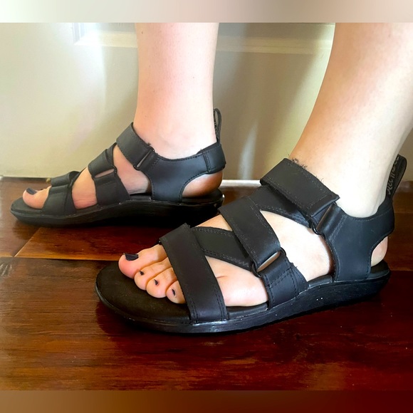 airwair sandals